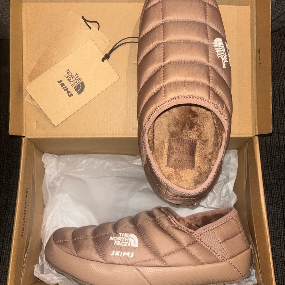 NWT - TNF X SKIMS THEROMBALL TRACTION MULE V - SIENNA - SIZE 10